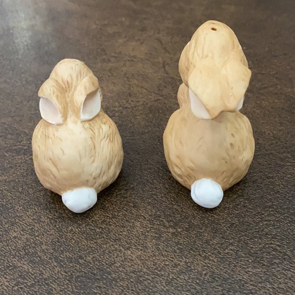 BUNNY SALT AND PEPPER SHAKERS 1.5”x2.5” 1.5”x1.75” - Picture 2 of 3